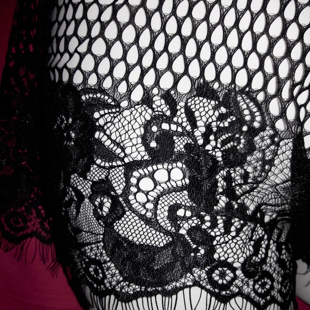 Black Blousy Eyelash Lace Mesh Romper - Picture 5 of 8